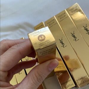 Yves Saint Laurent Touche Éclat Radiant Touch Pen in Luminous Sand Color 4.5